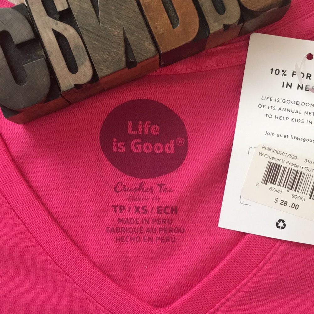 🆕LIFE IS GOOD Women’s Peace☮️ “Outer Banks” Crusher V-Neck T-Shirt in Hot Pink - Picture 4 of 8